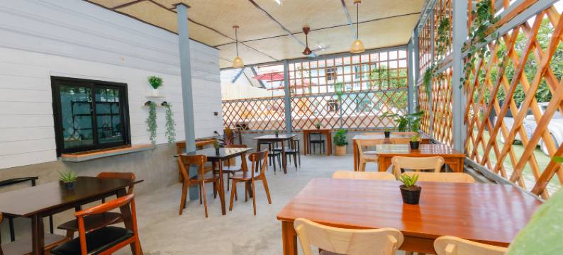 海边的查鲁恩(Charung by The Sea)图片