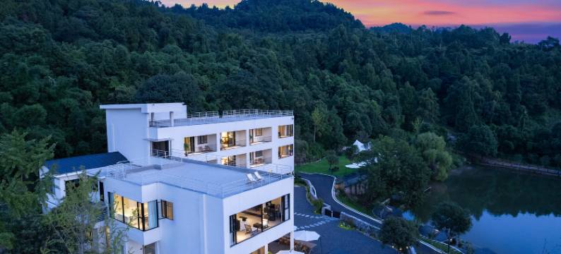 望川谷山野隐宿(三岔湖店)图片