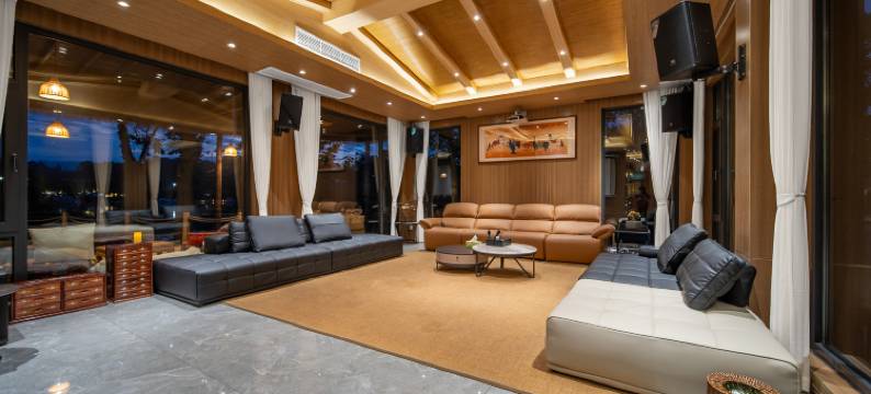 雅安月隐岛全湖景隐奢美宿图片