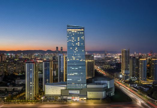 昆明官渡龙湖时代金融中心亚朵酒店外景图