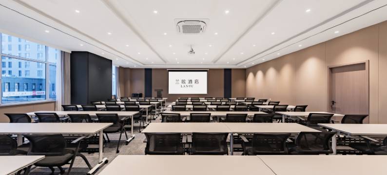 兰欧酒店(呼和浩特和林格尔云谷金街店)图片