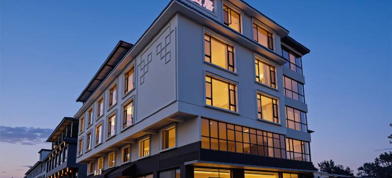 雨山居酒店(峨眉山报国寺店)图片