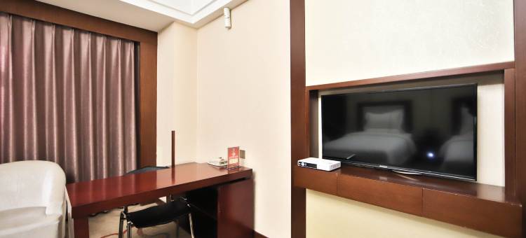 松原金鼎假日酒店(乌兰大街火车站店)图片