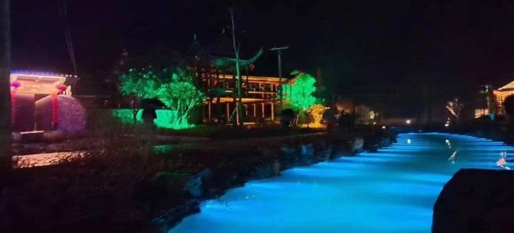 龙山惹巴拉民俗楼图片