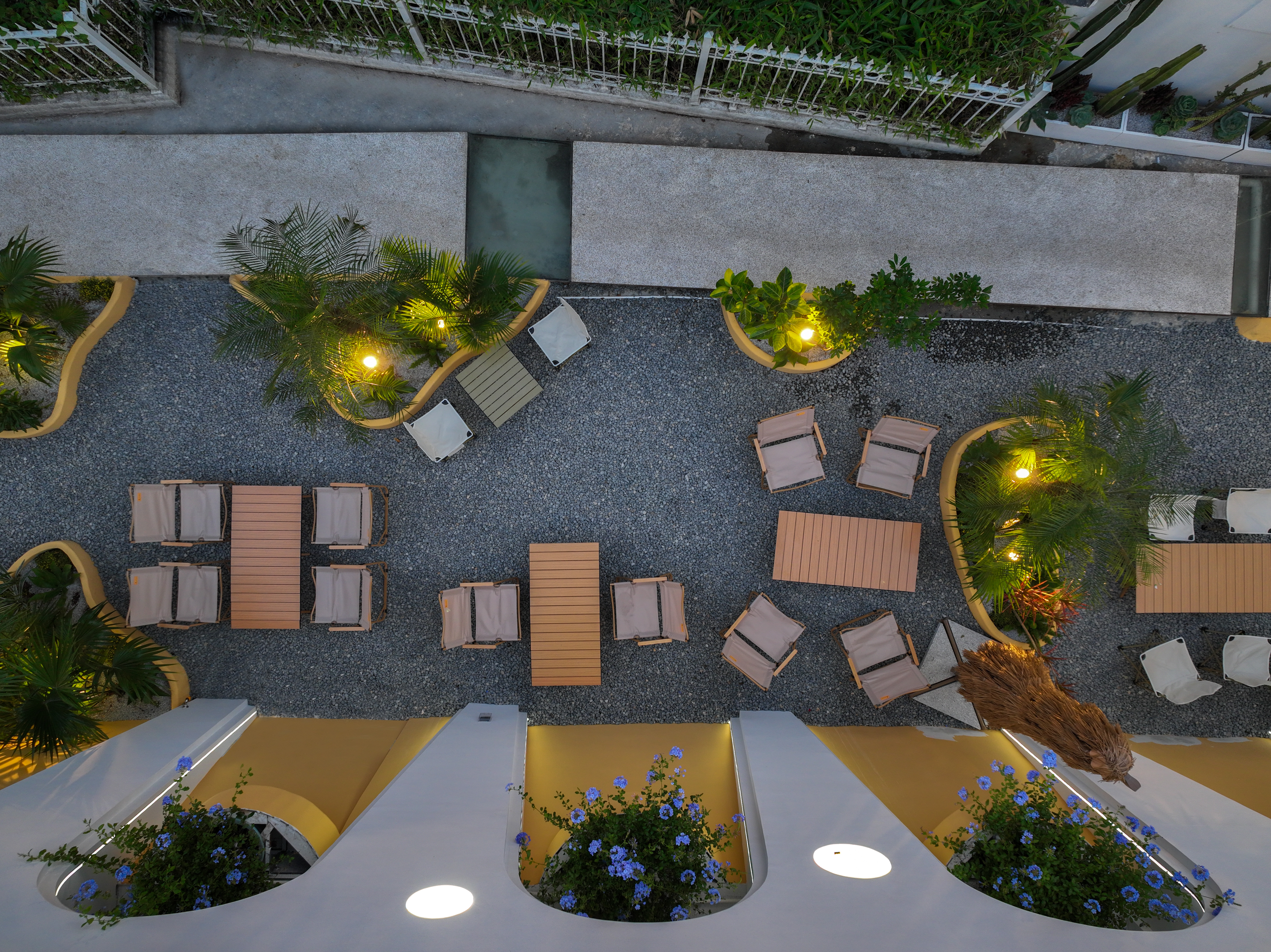 Yige Seaview Parent-child Hotel (Xiada Baicheng Branch, Huandao Road)Over view