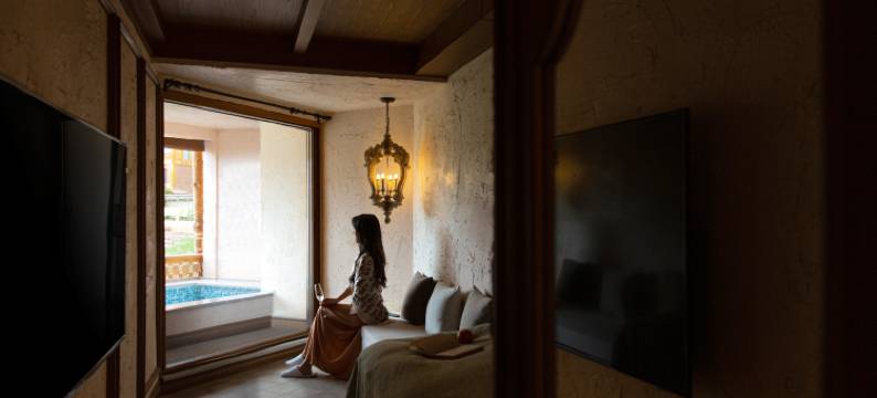 阅时·柴奢泸沽湖泳池私汤全湖景度假酒店(爱丽丝梦游仙境店)图片