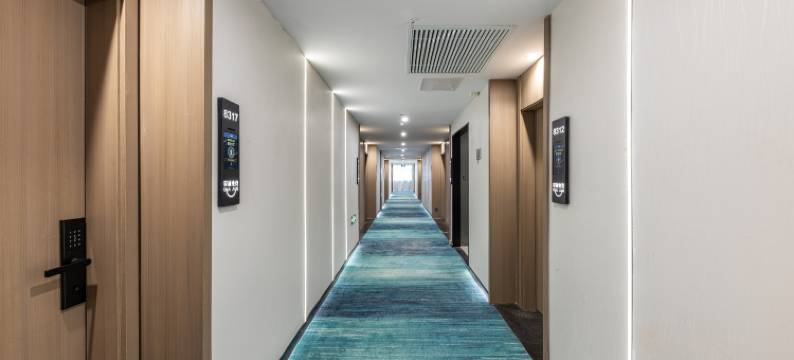 穿越电竞酒店(温州平阳火车站银泰城店)图片