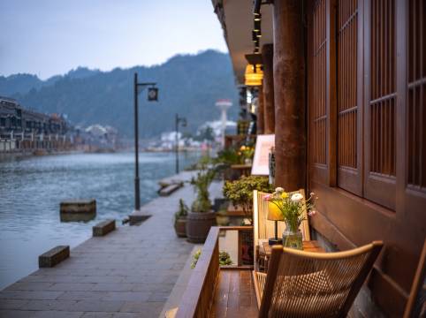 凤凰念楃轻奢民宿