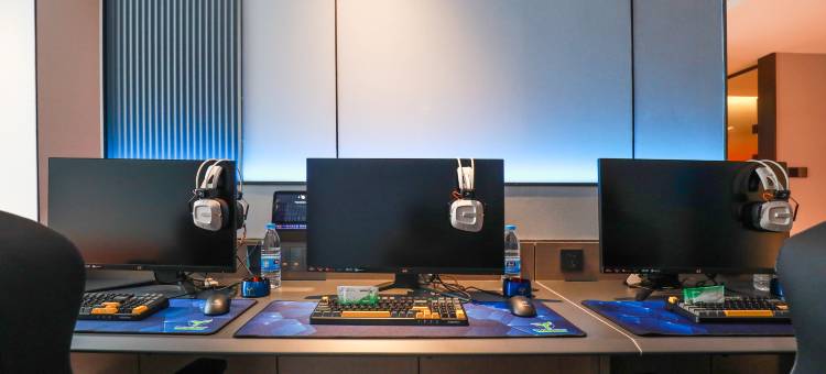 叶与晨电竞电影酒店(邢台北国商城逗号立方店)图片