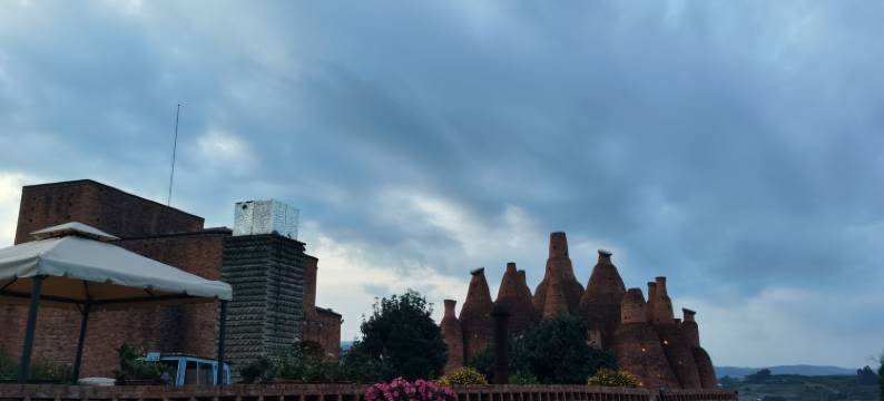 弥勒黑桃酒店(湖泉生态园红河水乡店)图片