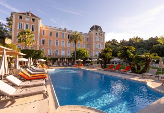 Hôtel l'OrangeraieHotel Overview