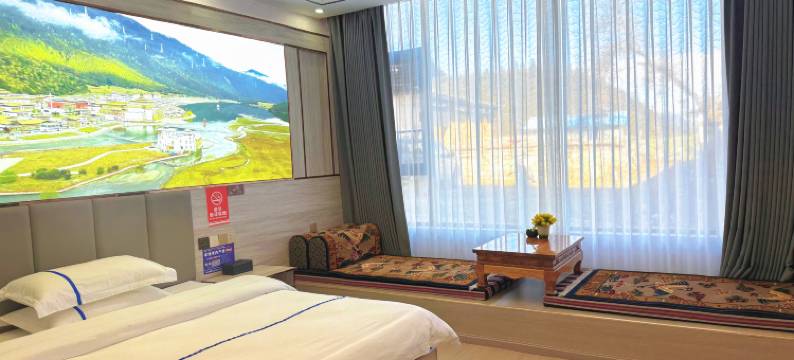 鲁朗南峰精品酒店图片