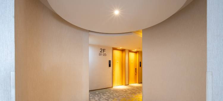 丽呈睿轩酒店(杭州公望街地铁站富阳银泰店)图片