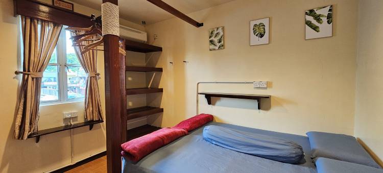 海狼出没(曾用名：洪馆小舍)(BarraCuda Den (previously known as Jono's Place))图片