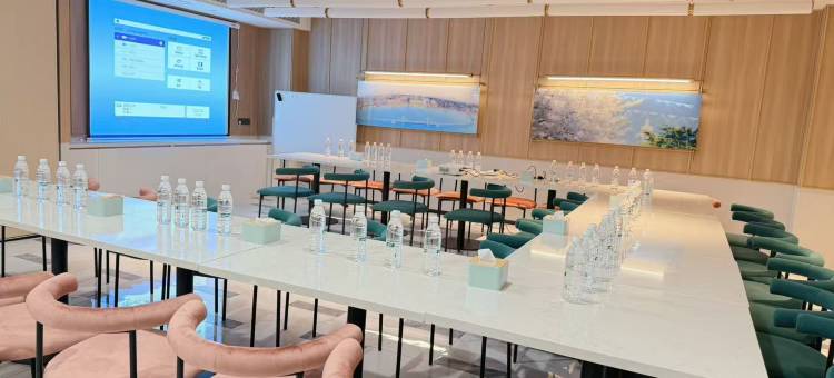 白玉兰酒店(大连高新万达广场店)图片