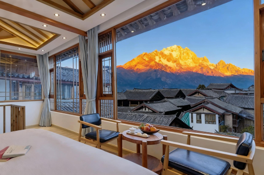 丽江古城半山归吾•山隐日照金山丨观古城全景美宿(大水车店)图片