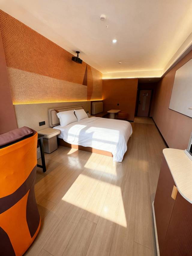 铂悦水晶酒店(余干琵琶湖景区米兰街店)图片