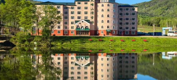 伊春九峰山养心谷旅游度假区滑雪场酒店图片