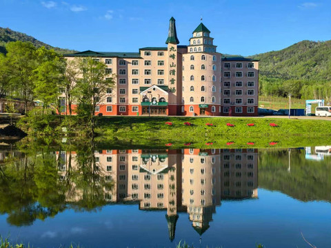 伊春九峰山养心谷旅游度假区滑雪场酒店