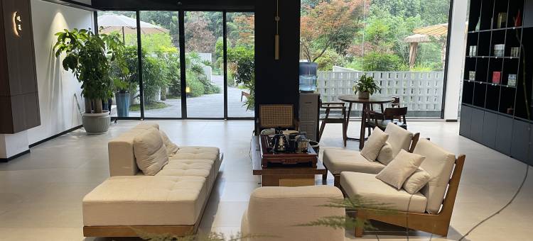 梵净山见山云筑民宿(景区东门店)图片