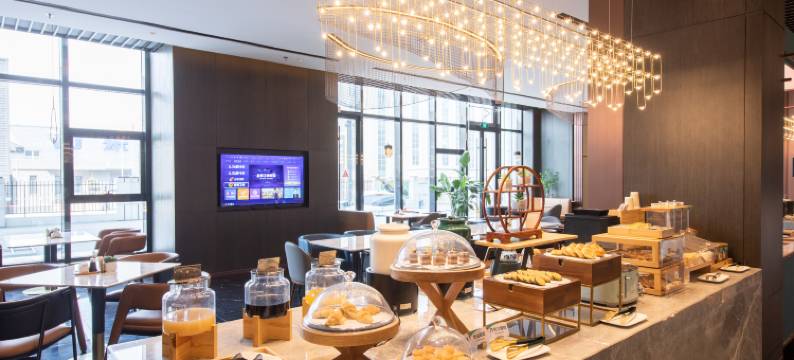 济南旅游路文旅城亚朵酒店图片