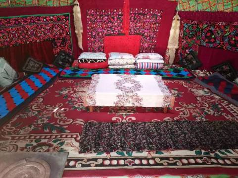 赛里木湖冰河民宿