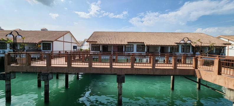 Alpine LXPD Water Chalet图片