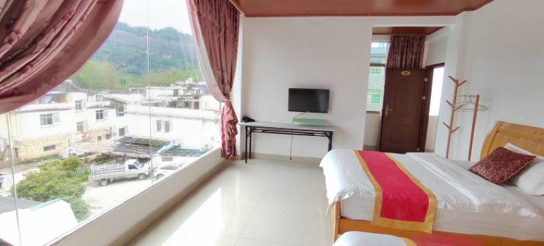 丹霞山聚客居图片