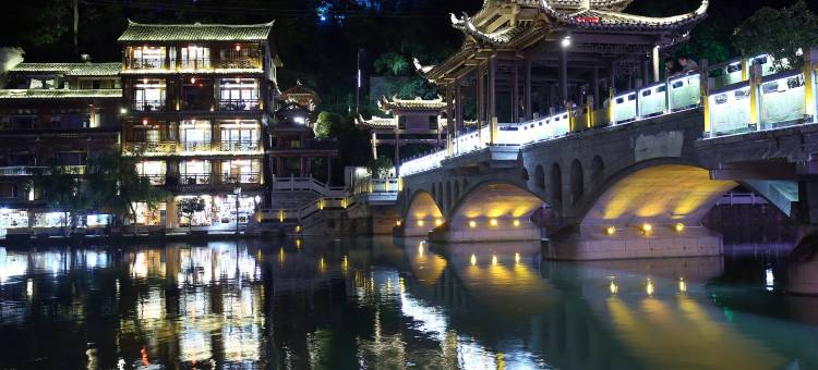 凤凰花迹江景民宿图片