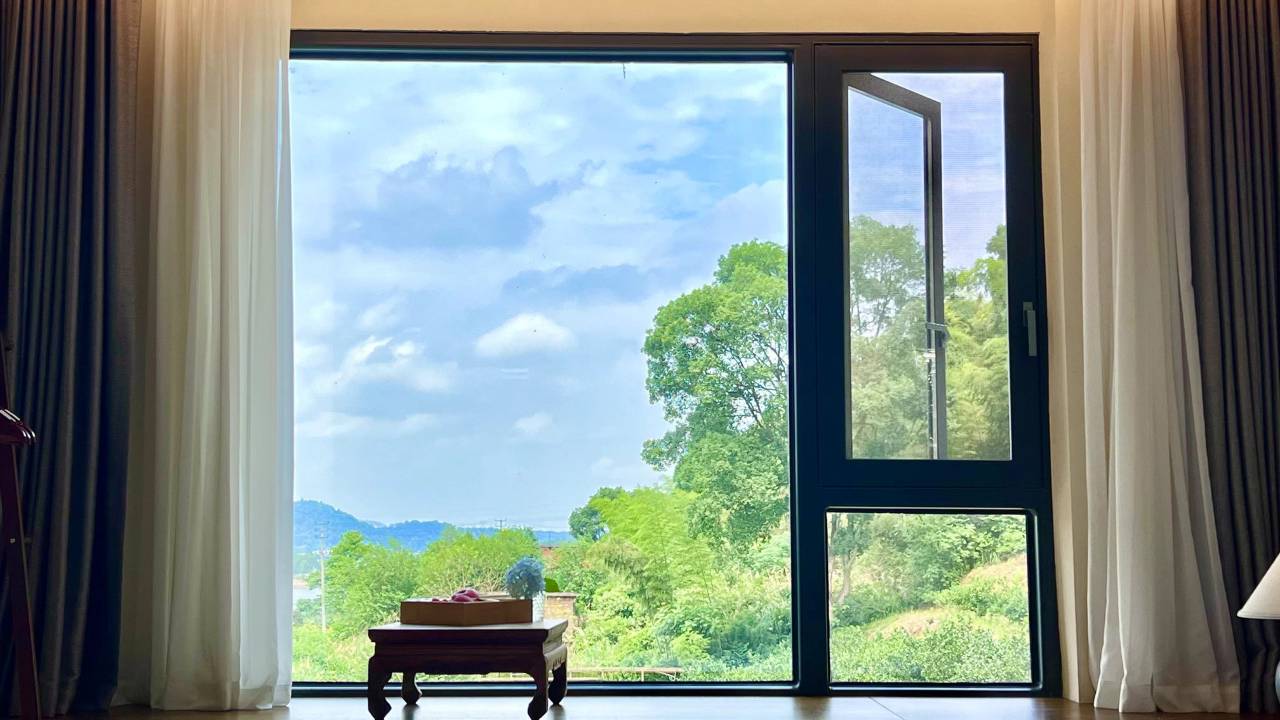 青青溪岸|360°无边泳池·一线江景度假美宿图片