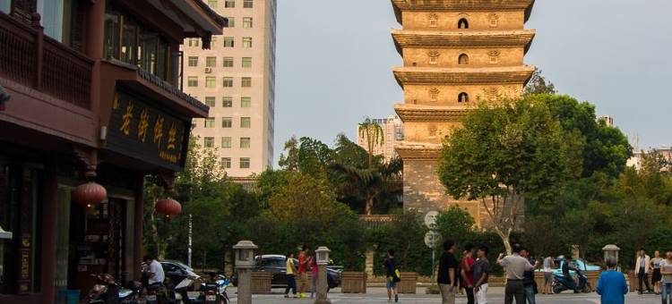 唐巢｜智慧影音酒店(昆明金马碧鸡坊昆华医院店)图片