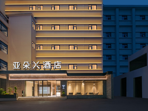 武汉黄鹤楼长江大桥亚朵X酒店