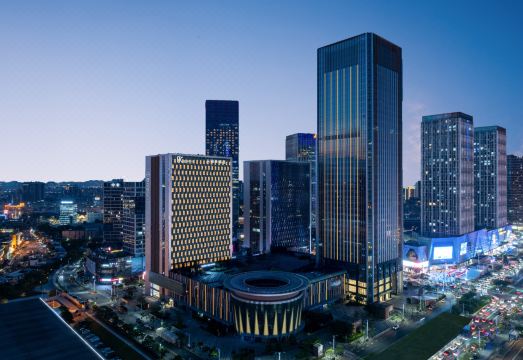 广州番禺长隆南村万博地铁站亚朵酒店外景图