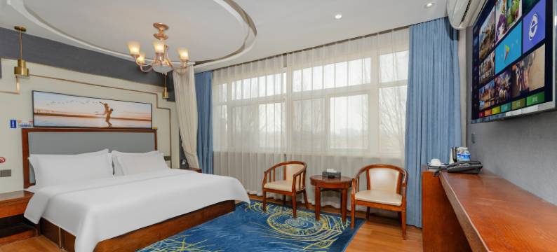 郑州中牟艾尚精品酒店(艺秀小镇店)图片