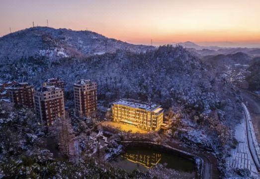 Wolong Valley Forest Hotel (Changshan Library Wolong Mansion) Hotel Overview