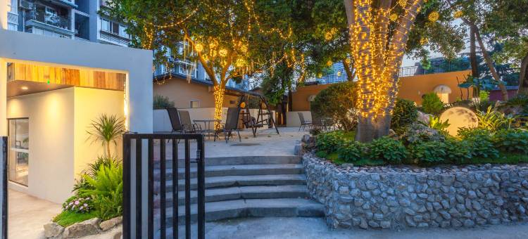 半夕庭院酒店(张公桥美食街乐山大佛景区店)图片