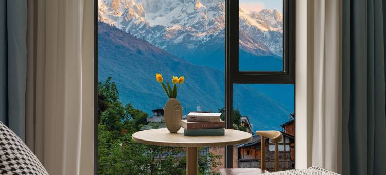 海上云来酒店(磨西镇海螺沟冰川森林公园游客中心店)图片