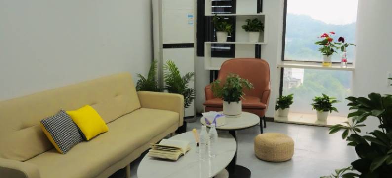 青梧青年旅社(汇金广场店)图片