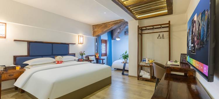 天高云淡大酒店(威宁县政府草海站店)图片