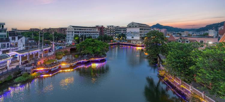 百合设计师酒店(苍南金乡店)图片