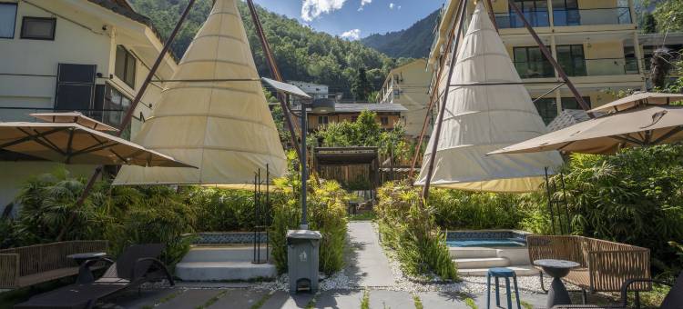 远景悬浮丨雪山温泉·山野疗愈设计师美宿(海螺沟冰川森林公园店)图片