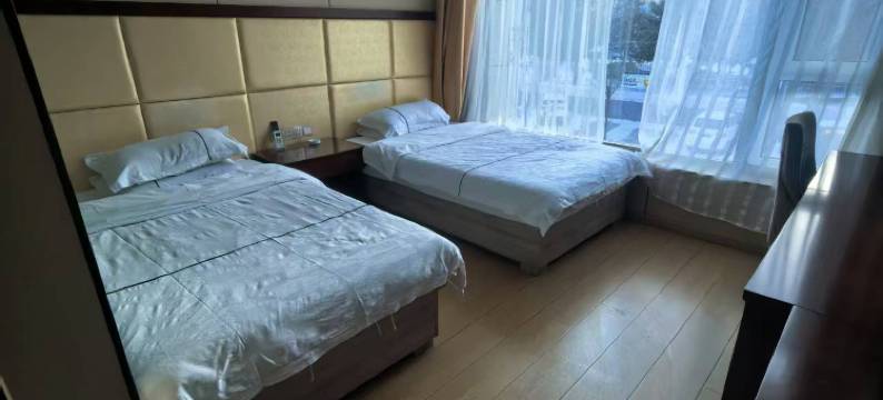 宁武宝昌商务酒店(凤舞广场店)图片