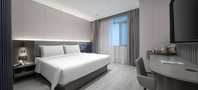 重庆解放碑小什字地铁站轻居酒店图片