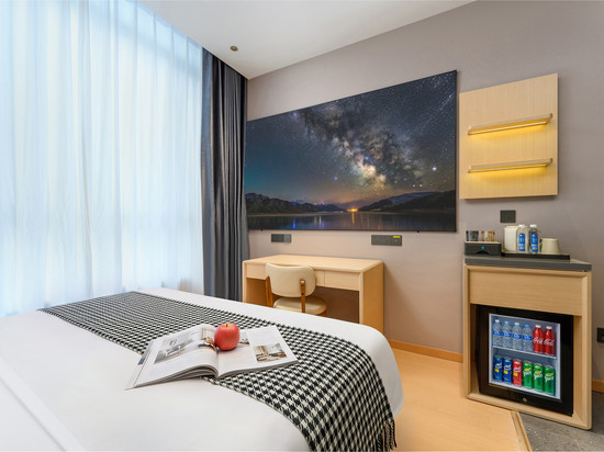 观山酒店(民生路小十字店)