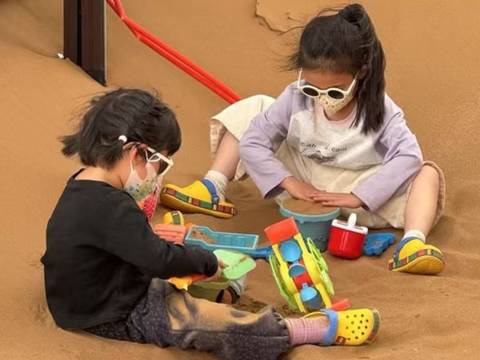 沙漠集市露营地图片