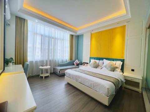 临沧金山酒店(恒基沃尔玛广场扎路营批发市场店)