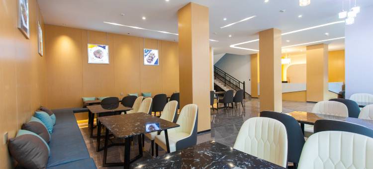 派酒店(巴塘中山广场店)图片