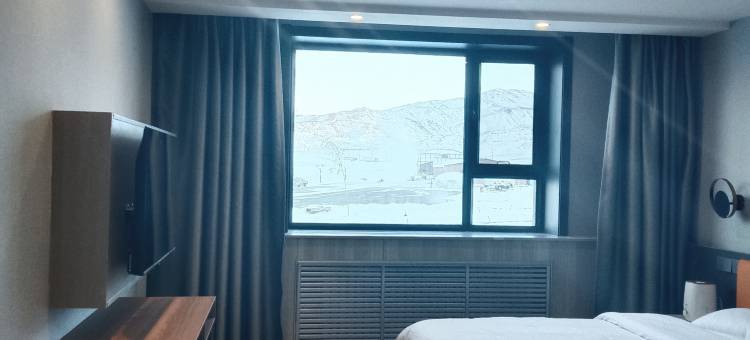 澜溪别苑民宿(青格里狼山国际滑雪场店)图片