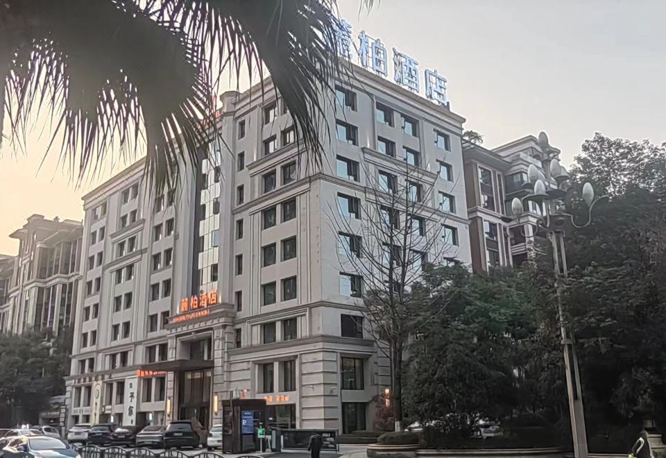  Hotel Overview