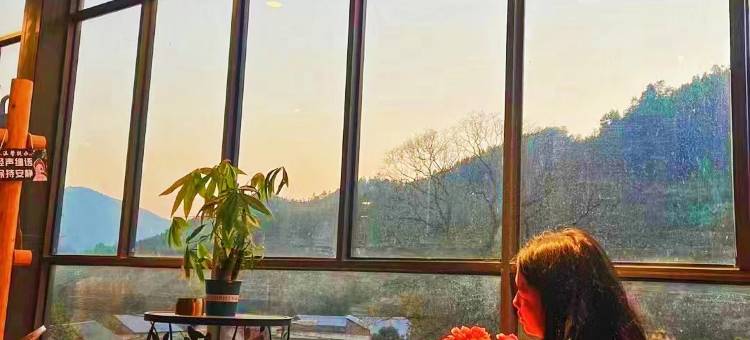 乐昌莲华山居图片